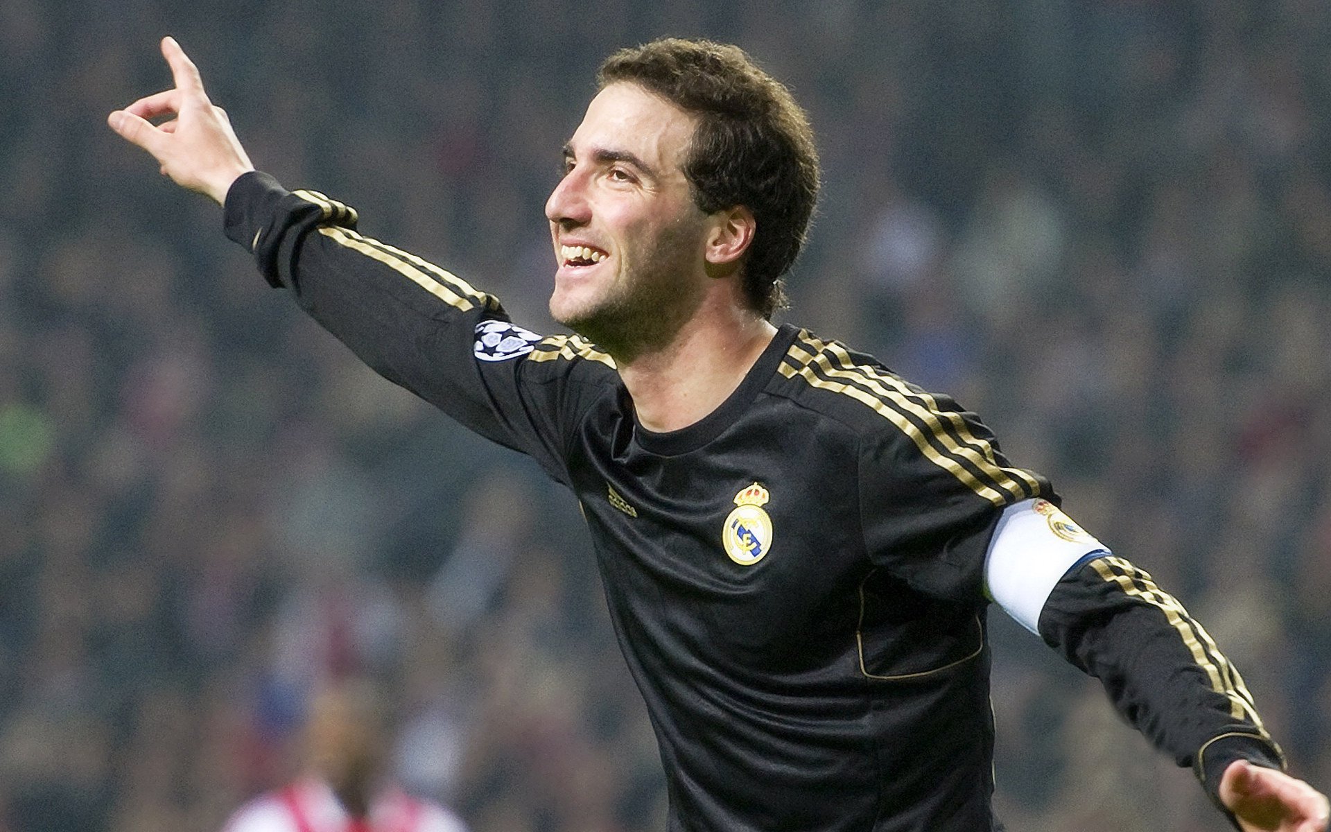 罗马终结三轮不胜，主场击退莱切，罗马队中场